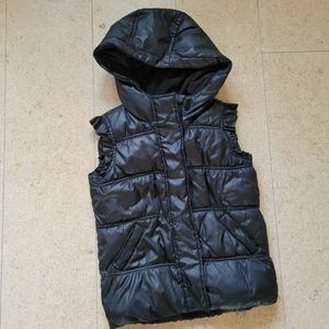 Gap kids outwear vest. Size 6-7. Used. Fair condition